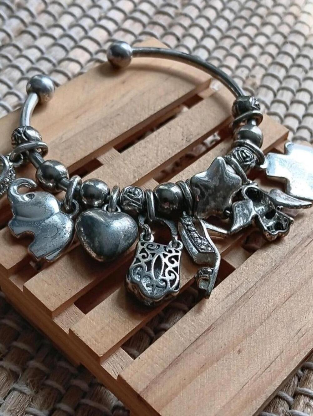 DESIGNER INSPIRED HANDBAG SHOES ANGEL HEART CROSS CHARM SILVER CUFF BRACELET